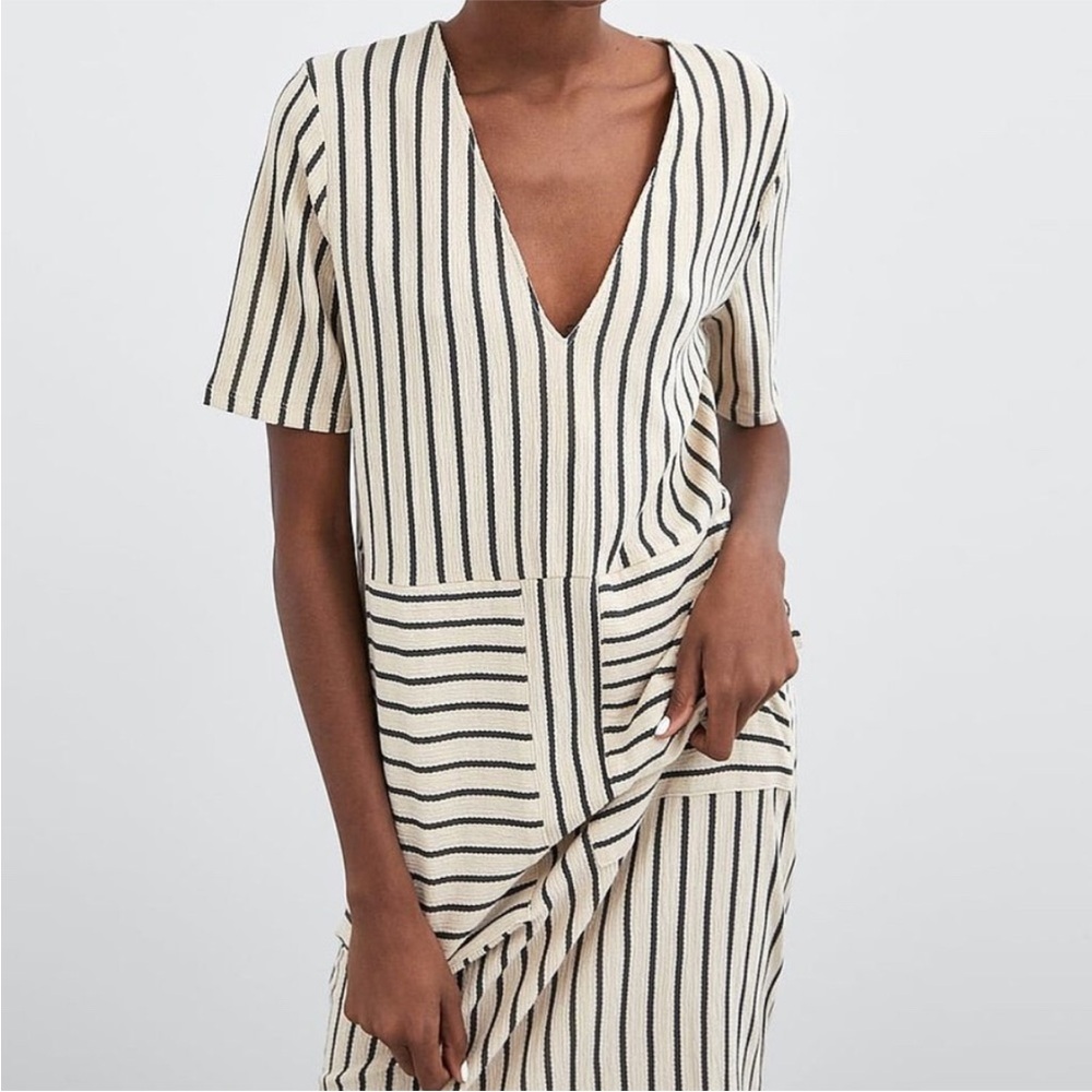 Zara Striped V-Neck Midi Dress in Cream and Black with pockets size medium - Picture 2 of 8